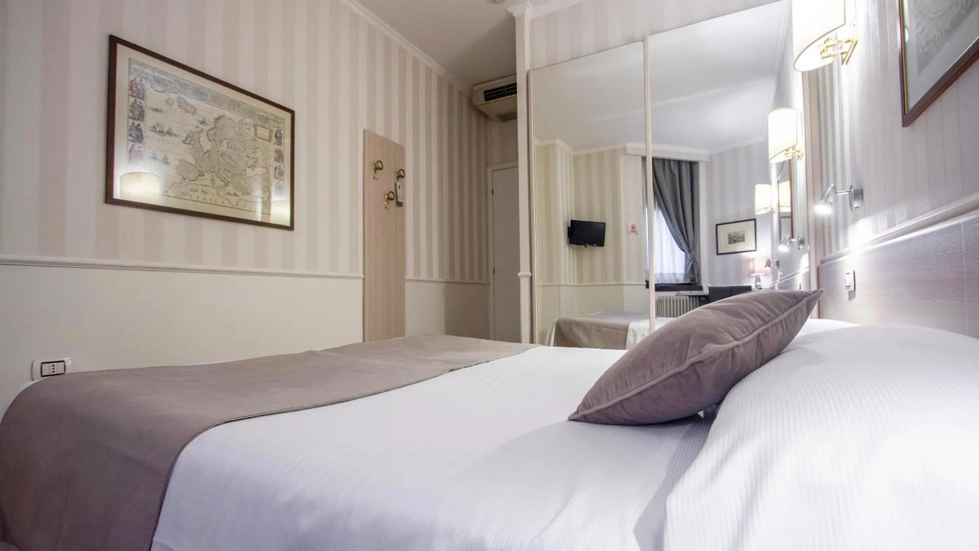 Hotel Flora Milano 3*,  Italien