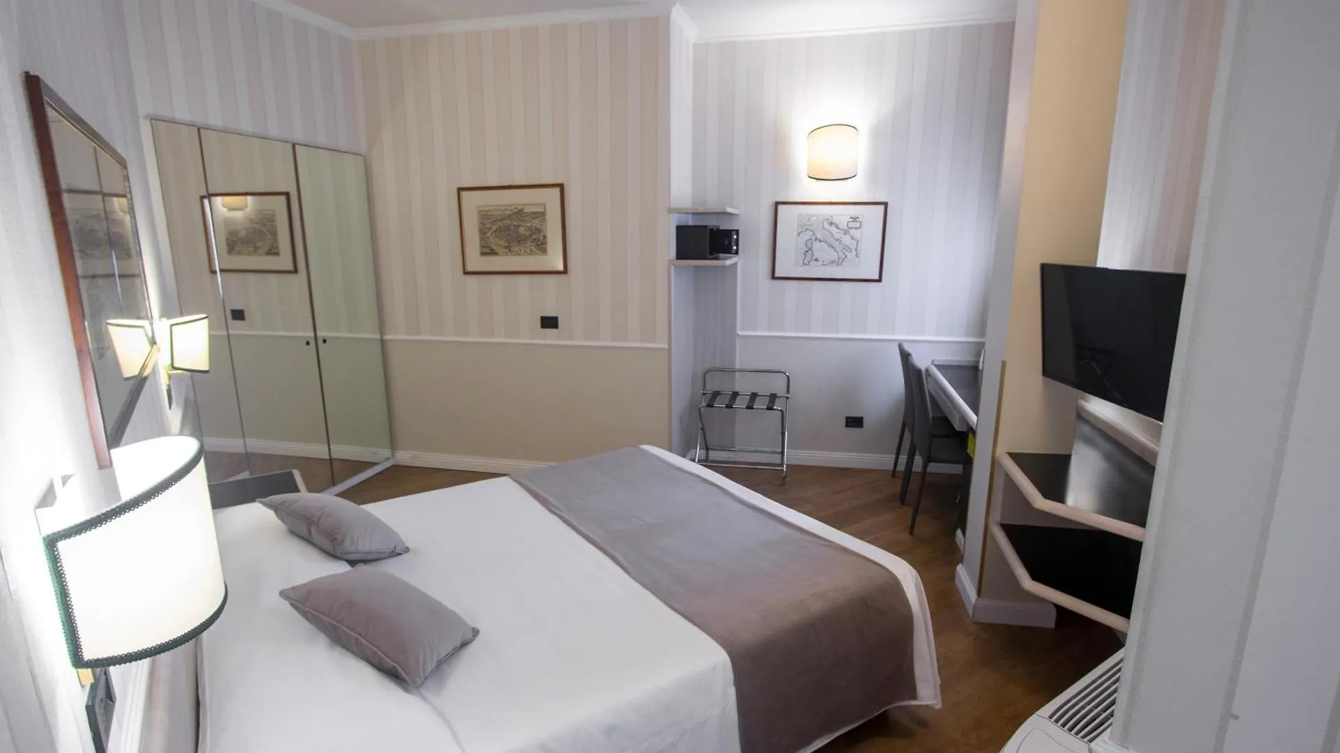 Hotel Flora Milano 3*,  Italien