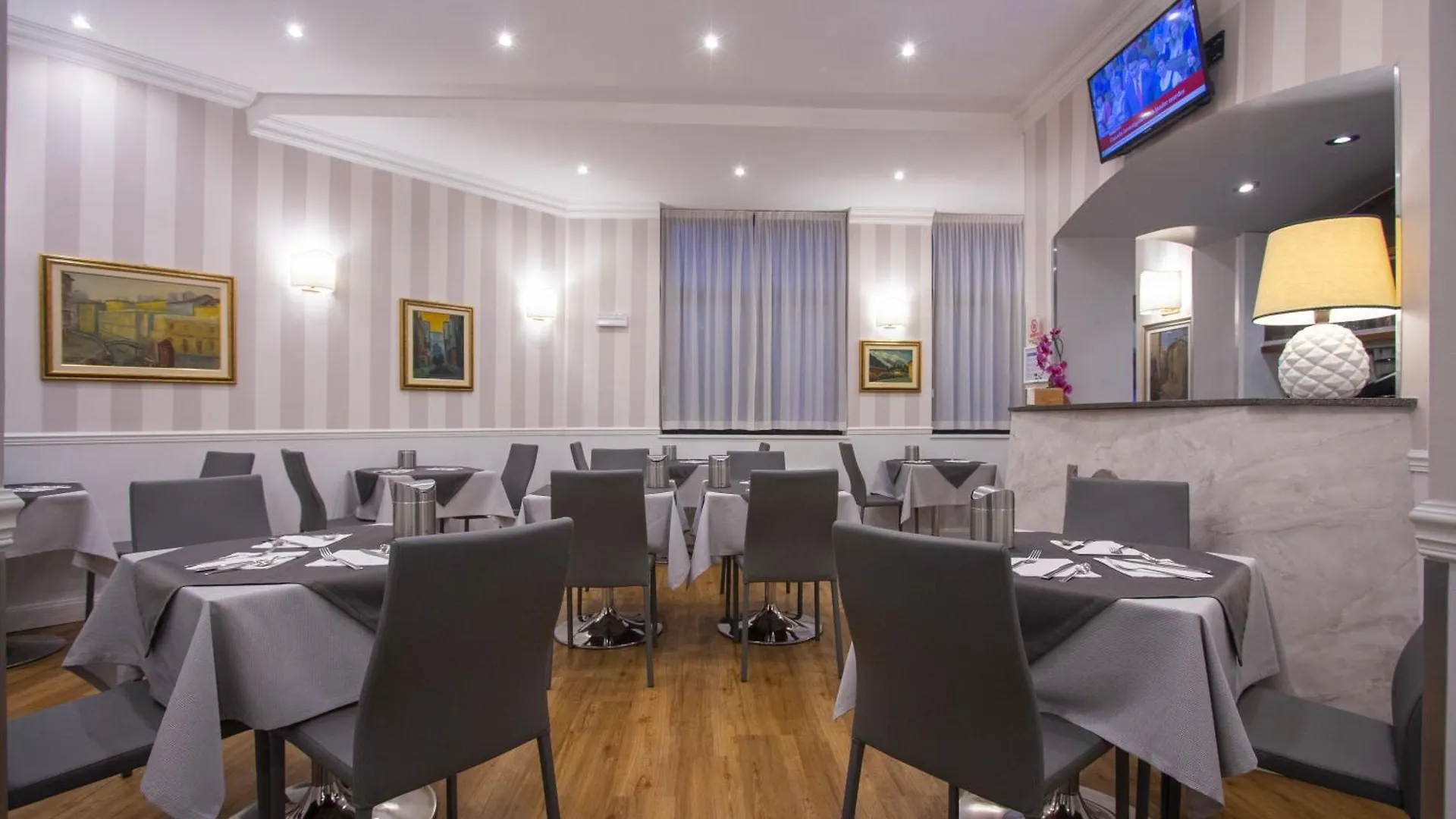 Hotel Flora Milano 3*,